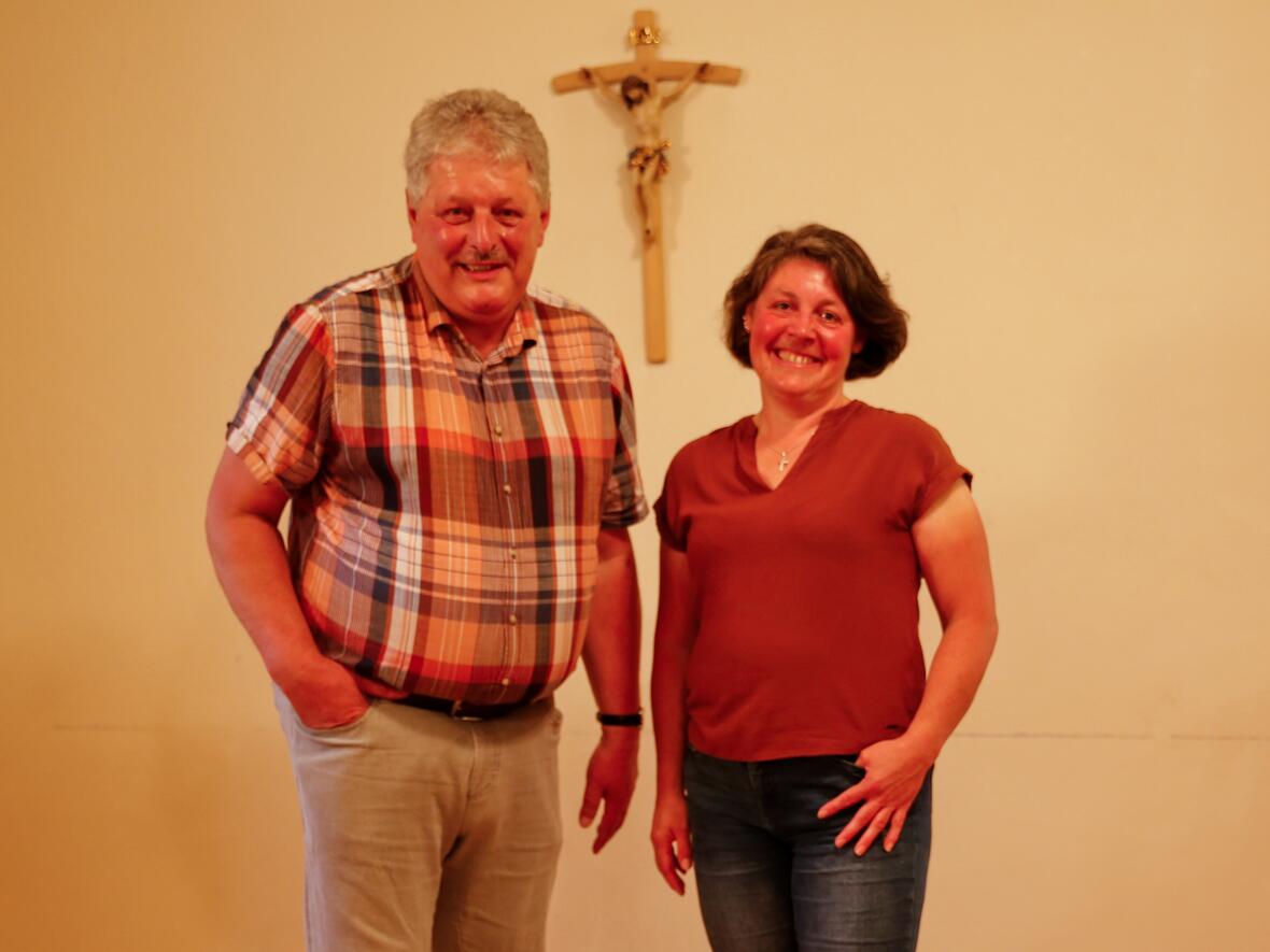 Mesner Anton Roßkopf und Andrea Schuster