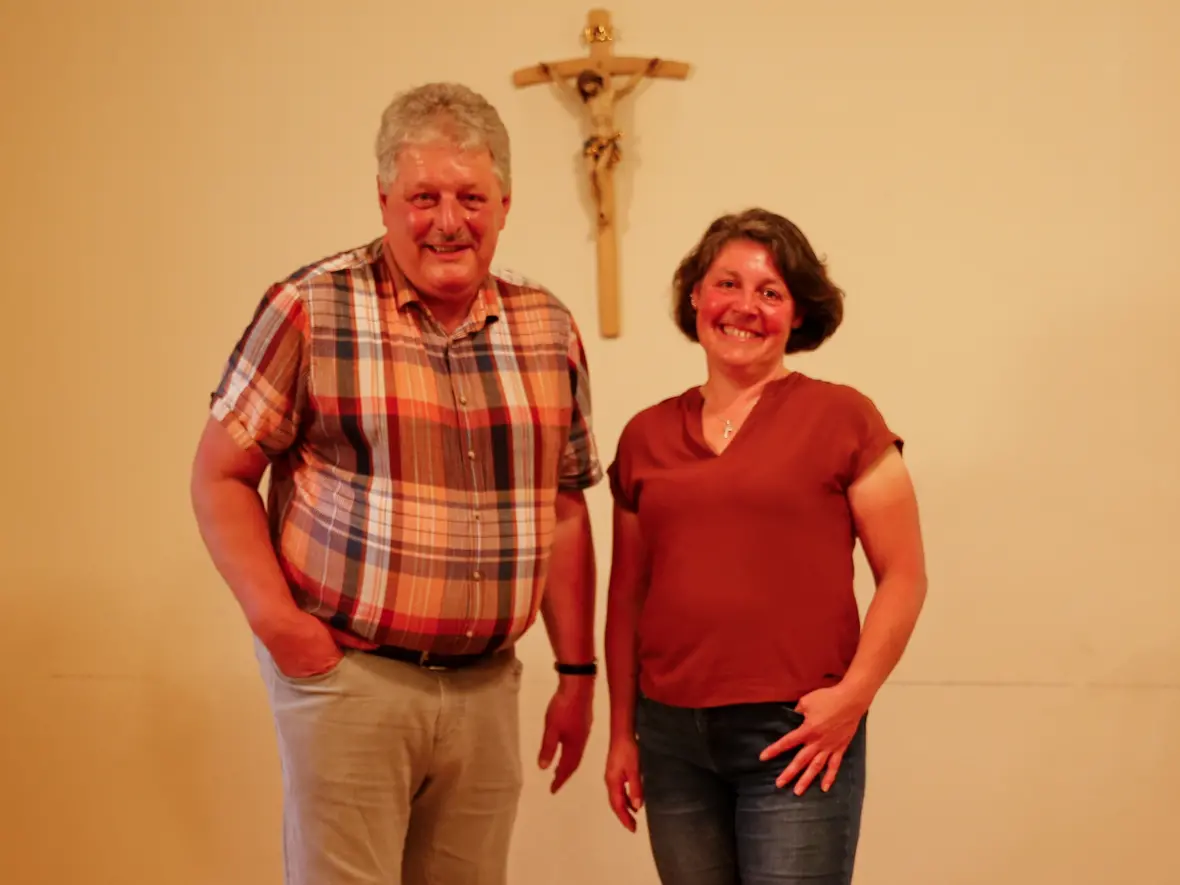 Mesner Anton Roßkopf und Andrea Schuster