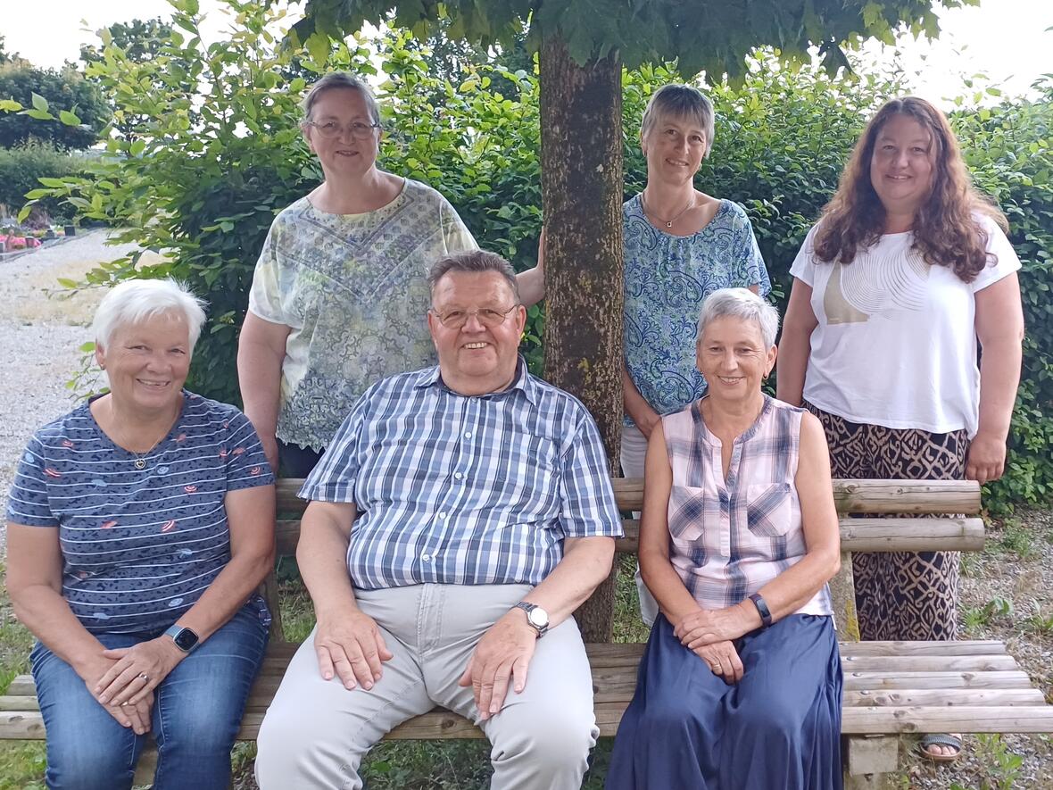 Hinten stehend: Beate Hölzle, Monika Riedele, Susanne Mair      sitzend: Barbara Lutzenberger, Josef Neumann, Johanna Wölfle